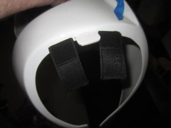 A close up of the strap on the side of a cup.